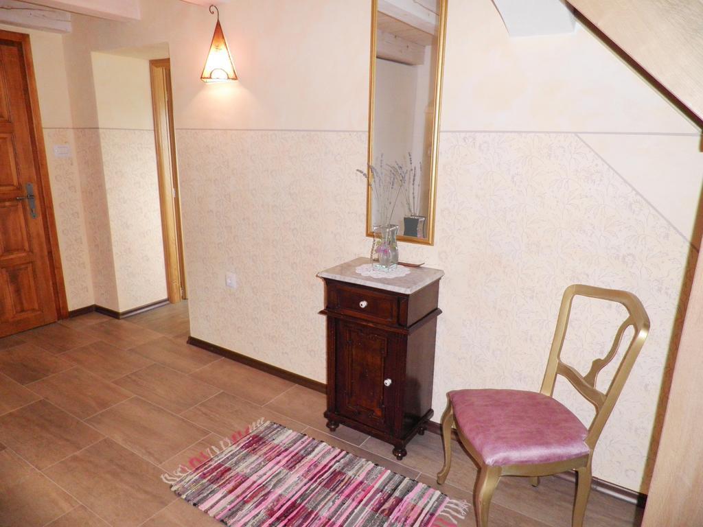Studio Sijara Apartment Мотовун Стая снимка