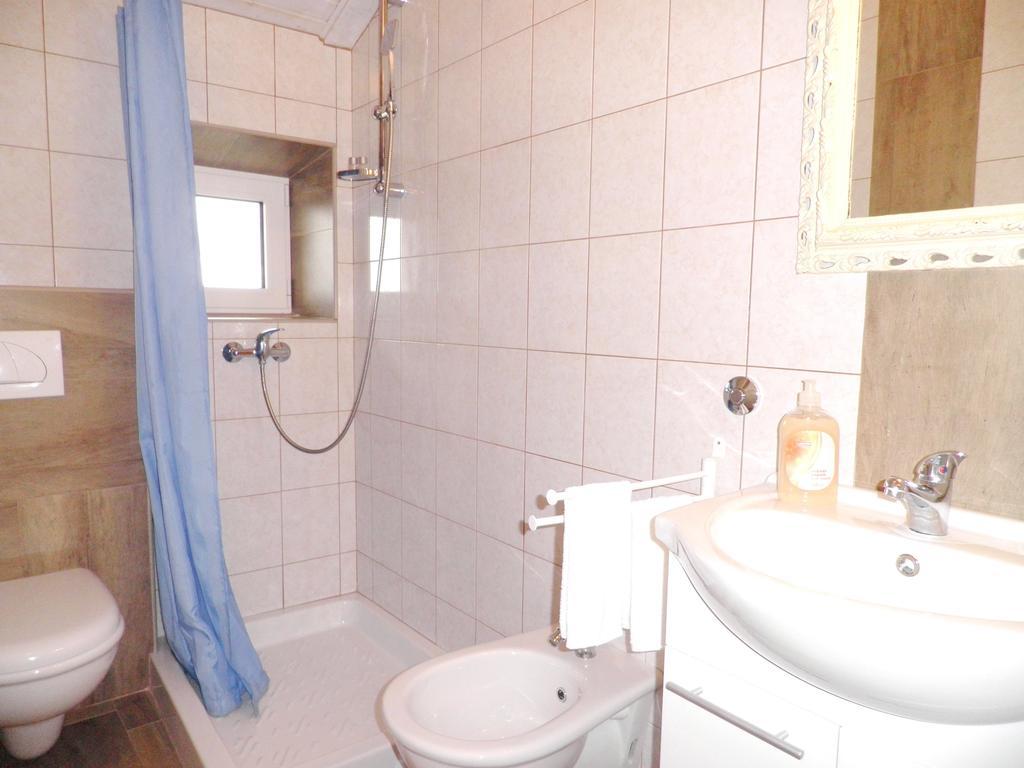 Studio Sijara Apartment Мотовун Стая снимка